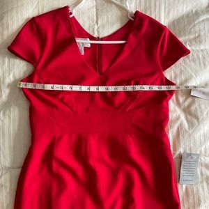 DONNA MORGAN NWT Red sheath v neck dress with cap sleeves size 8
